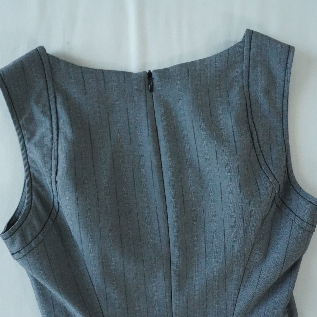 XOXO Gray Pinstripe Sheath Dress | Y2K | Size 1/2