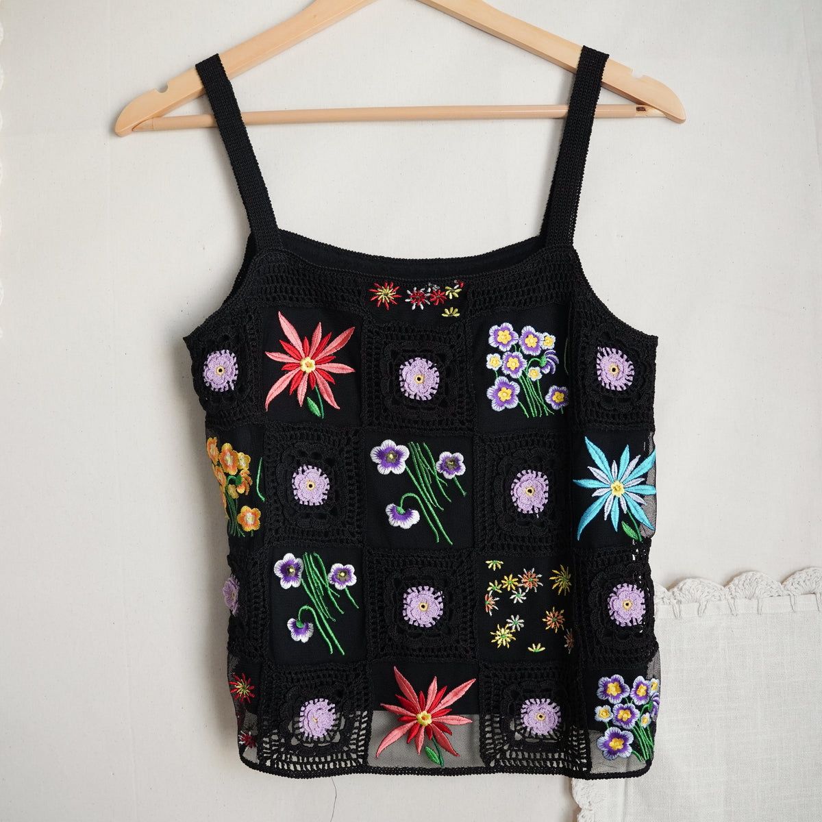 Lisa Crochet Floral Embroidered Cardigan & Tank Top Set | Vintage | Size S