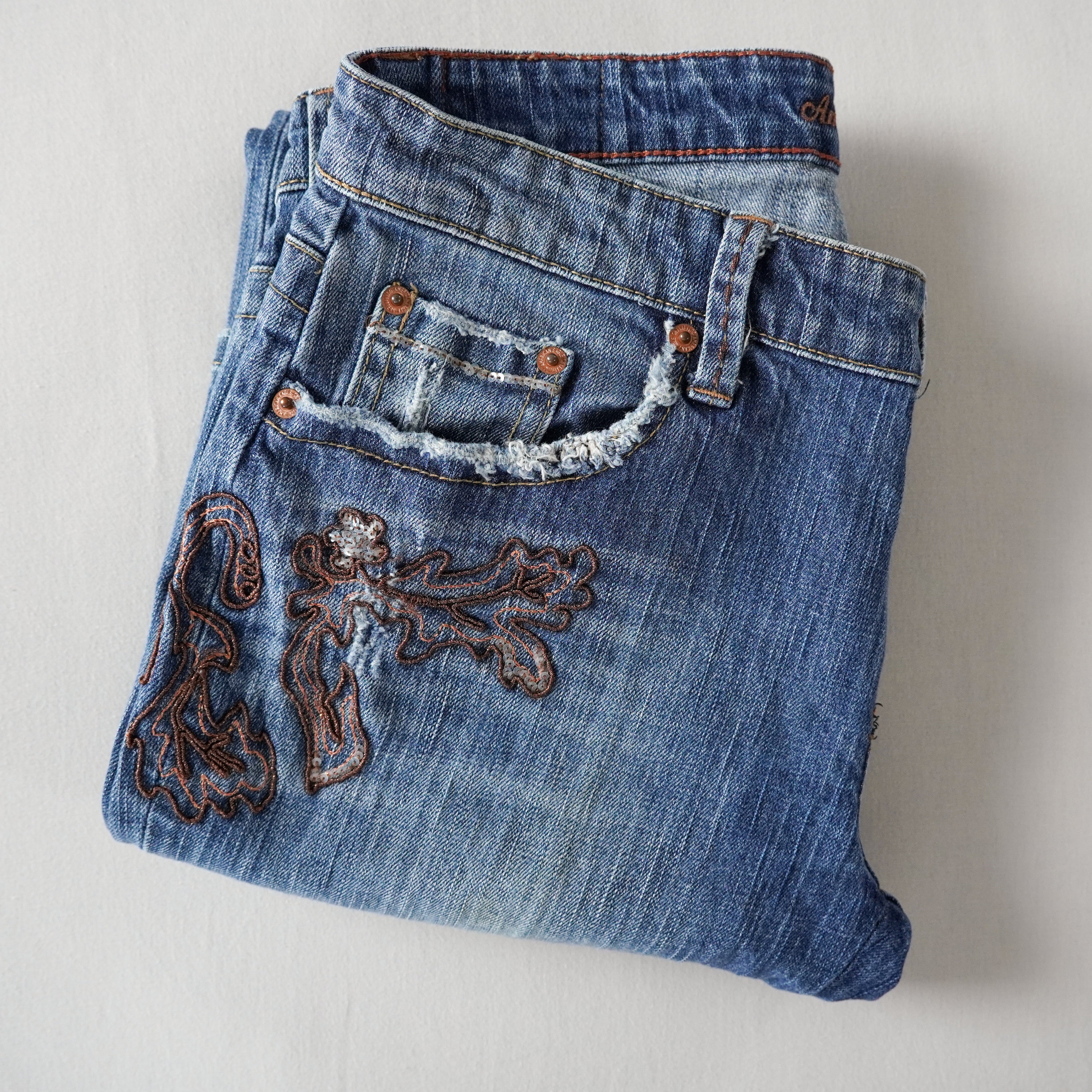 American Eagle Embroidered Sequin Low Rise Bootcut Jeans | Y2K |Size 6