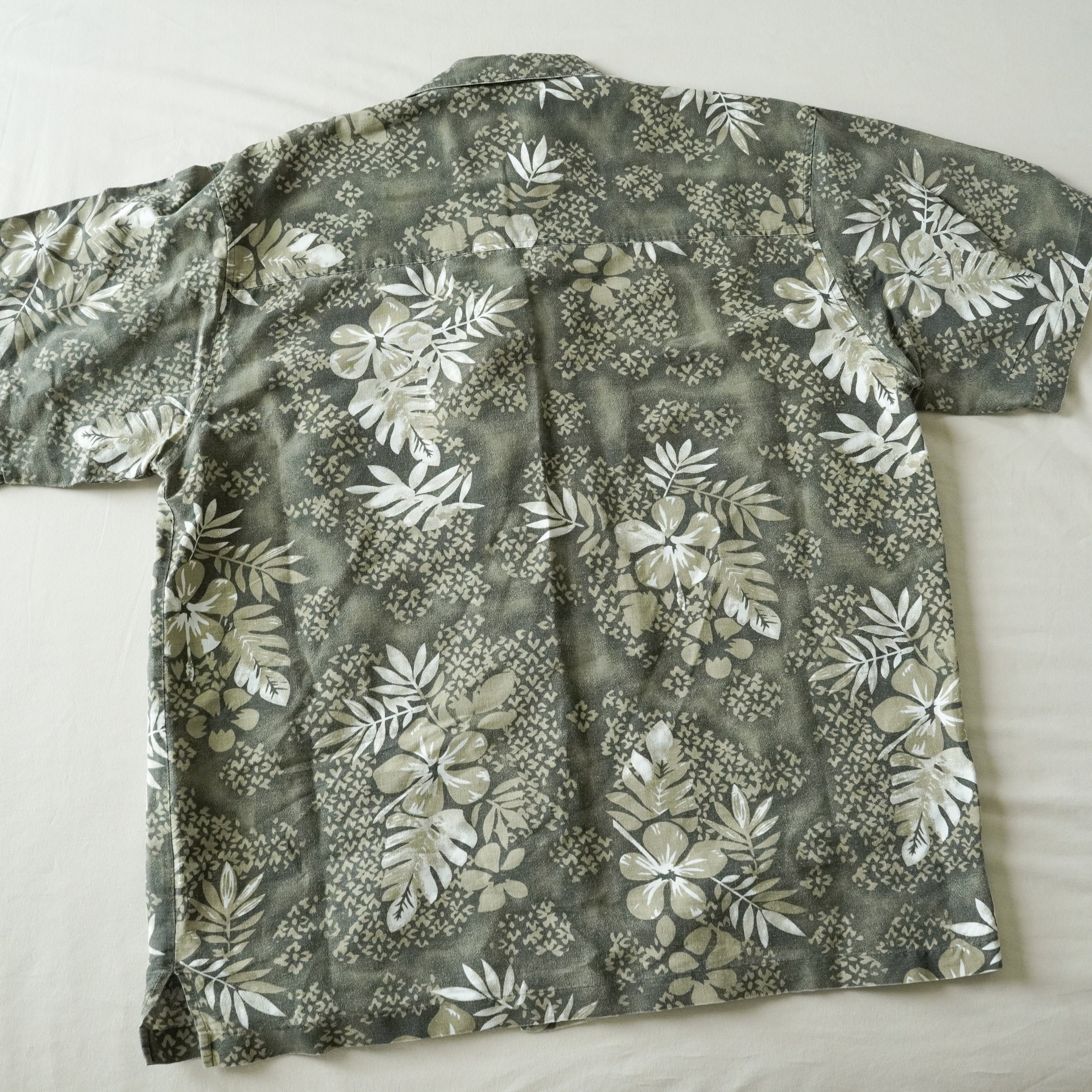Vintage Bugle Boy Hawaiian Camp Shirt Gray Floral Ramie Cotton Button-Up | XL